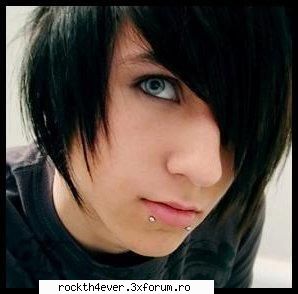 hai k pon si eo o poza cu un baia emo (super) care are vedeti ce dragut e.... :nebun:  :nebun: