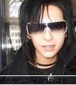 Foto lui Bill - shi aici ii sta cu okelari!!! - Bill Kaulitz