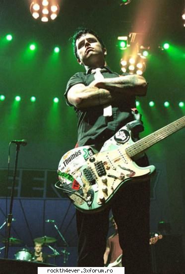 green Day - mie imi place cel mai mult de billy joe ;) - Alte trupe ROCK!!!